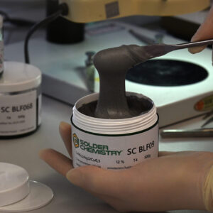 Vorbereitung und Homogenisierung einer Solder Chemistry Lötpaste